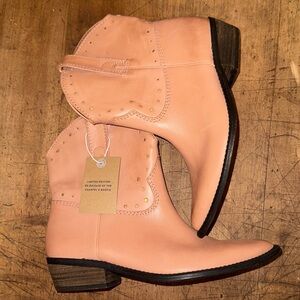 Lucky Brand Leather Cowboy Boots Women’s Size 7.5 Rodeo Nashville Light Pink